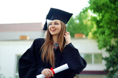 europlacements-girl-graduating